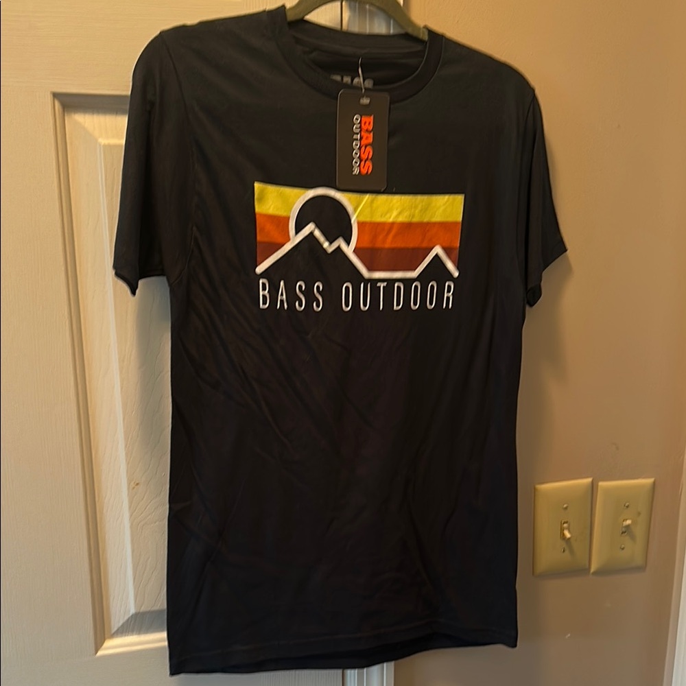 Bass Outdoor Men’s blue Graphic Tee nwt Small